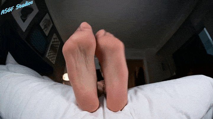 Amateur Soles Giantess And Footjobs - GIGANTIC size 13 in sheer hose! - MP4