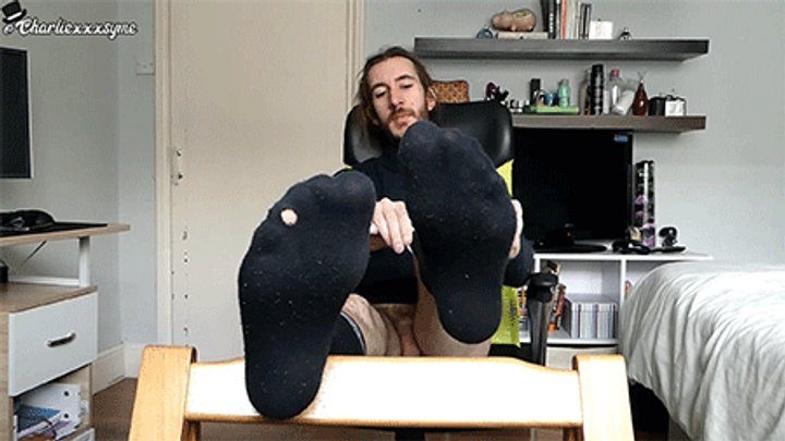 Fishnethousepet - Charlie Puts On Socks