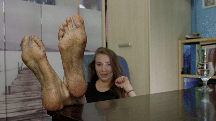 Hd Polish Mistress - Larisa - Lick Dirty Feet On Desk - Full - UHD 3840x2160 - 4K