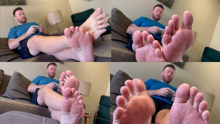 Feet Vini - POV - Playing PS5 (MP4-HD 1080p)