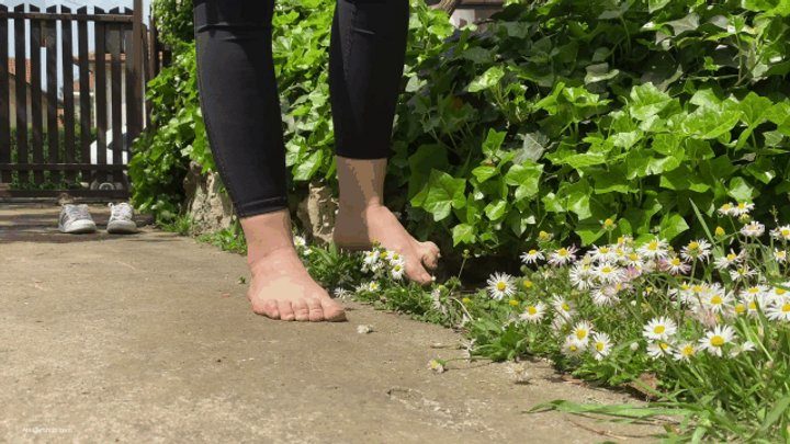 Pretty Dirty Foot Girls - SMALL FEET BAREFOOT PLAYING HOPSCOTCH - MP4 HD