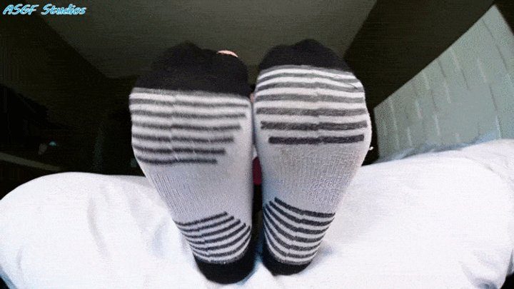 Amateur Soles Giantess And Footjobs - Blue 's holy sweaty socks - MOV