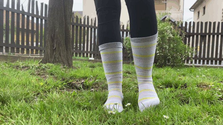 Pretty Dirty Foot Girls - WALKING ON GRASS IN HER SOCKS - MP4 Mobile Version