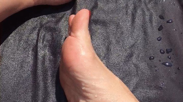 Aariels Foot Fetish Desires - SUPER CLOSE WET MEATY SOLES