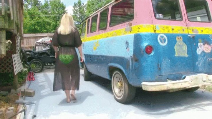 Galas Balloons And Fetish Clips - Galas Tests the 1963 Falcon Van - mp4