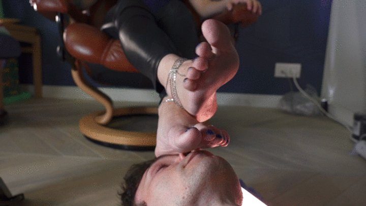 Polish Mistress Clips - Khaleesi Daenerys In Leggings In Her Office - Russian Language - Part 01 - HD 2560x1440