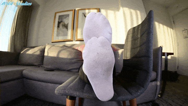 Amateur Soles Giantess And Footjobs - Shy Blonde in her sweaty gym socks! - MP4