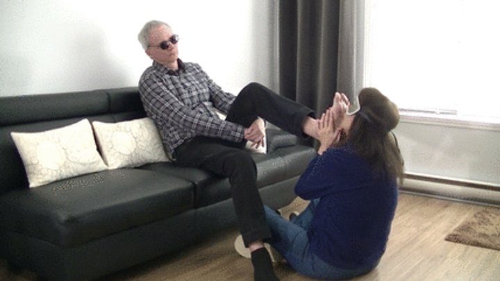 She Licks His Feet - Male feet for Viviane (HD)
