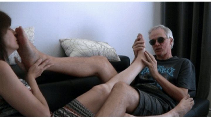 She Licks His Feet - Viviane's foot lover (mp4)