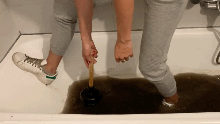 Pretty Dirty Foot Girls - WET SNEAKERS IN A BATH TUB FIXING THE DRAIN **CUSTOM CLIP** - MOV Mobile Version