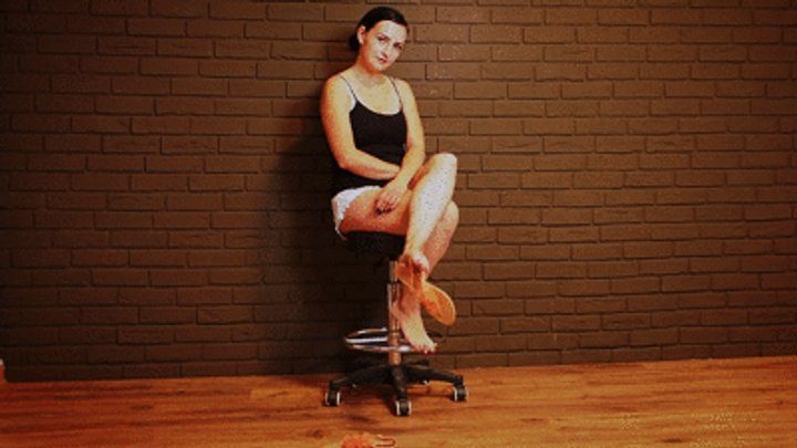 Femdom-pov-clips - Casual Foot Girl (FULL HD) – Amira