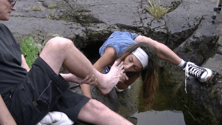 She Licks His Feet - Sunny wilderness worship (HD)