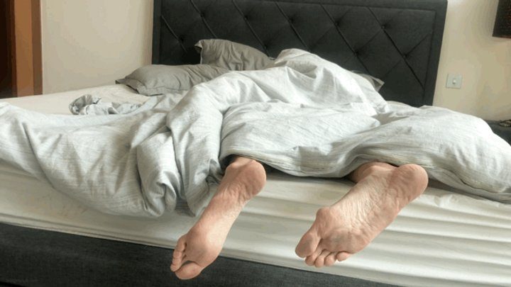 Dollhouse Studio - BIG DIRTY FEET SNORING IN BED - MOV HD