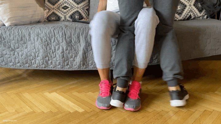 Dollhouse Studio - KIRA AND CHLOE FOOT FIGHT - MOV HD
