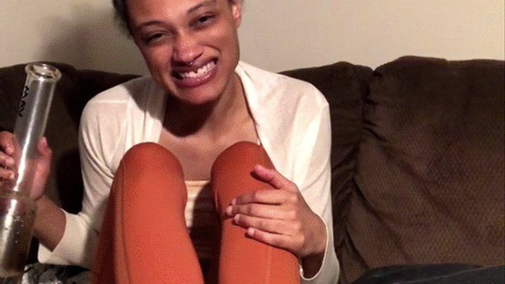 Daisiesandhalos - Jerk to Daisy's Size 10 Feet!