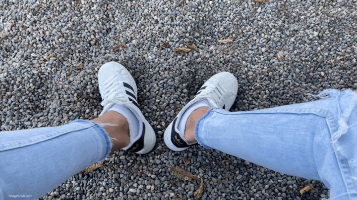 Dollhouse Studio - TAKING OFF SOCKS AND SNEAKERS IN PUBLIC PARK - MOV HD
