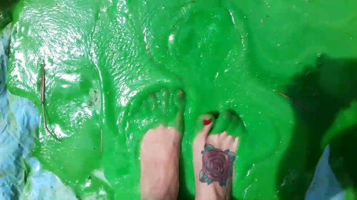 Cb Messy Is Nessy - Messy feet