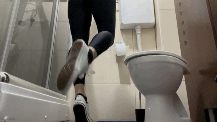 Dollhouse Studio - SEXY SMALL FEET IN CONVERSE SNEAKERS - MP4 Mobile Version
