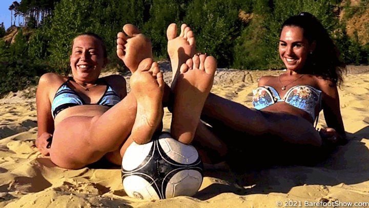 Barefoot Show - Sporty girls Anastasia and Olivia with big feet and a ball on a public beach (Part 2 of 6) #20211105