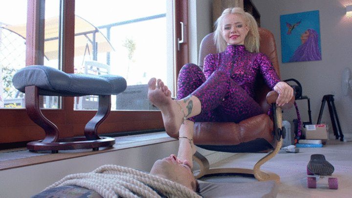 Dominant Femine - Harley Quinn - Purple Cat Woman Humiliate A Man On Armchair - Part 02 - Russian Language - HD 1920x1080