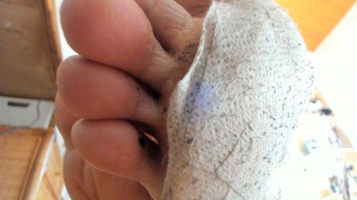 Nicoletta Embassi - Dirty feet for about a month