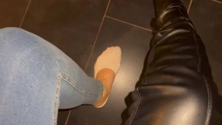 Moneydomk - Raus aus den schwitzigen stiefel und socken