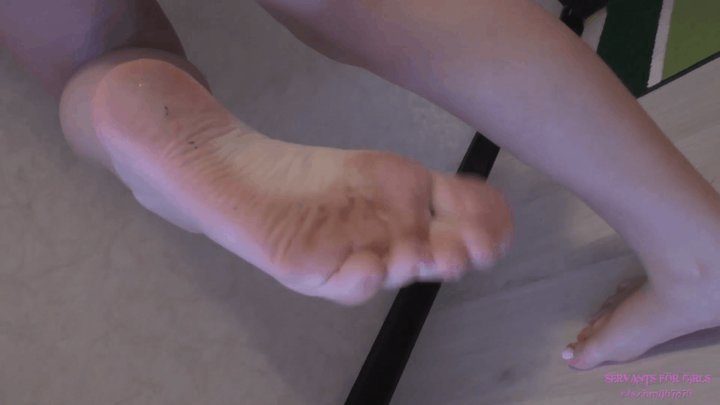 Servants For Girls - VALERIA - I want to watch you lick the dust off my feet (1080p)