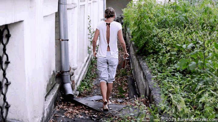Barefoot Street - Artemeda's long walk through the dirty quarter of the evening city (Part 4 of 6) #20211231
