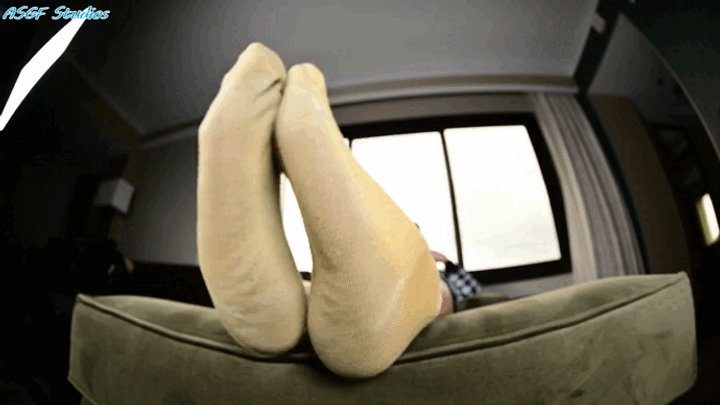 Amateur Soles Giantess And Footjobs - SMD's ultra faded yellow socks - MP4