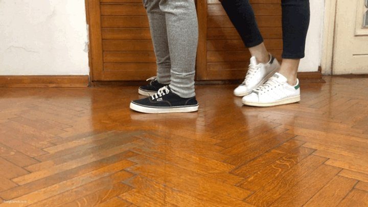 Dollhouse Studio - FEET FIGHT IN SNEAKERS IN A QUEUE - MOV HD