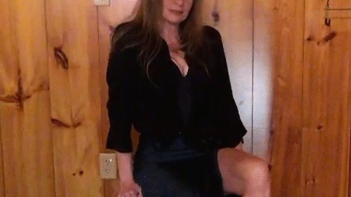 Aariels Foot Fetish Desires - SASSY LEG CROSSING