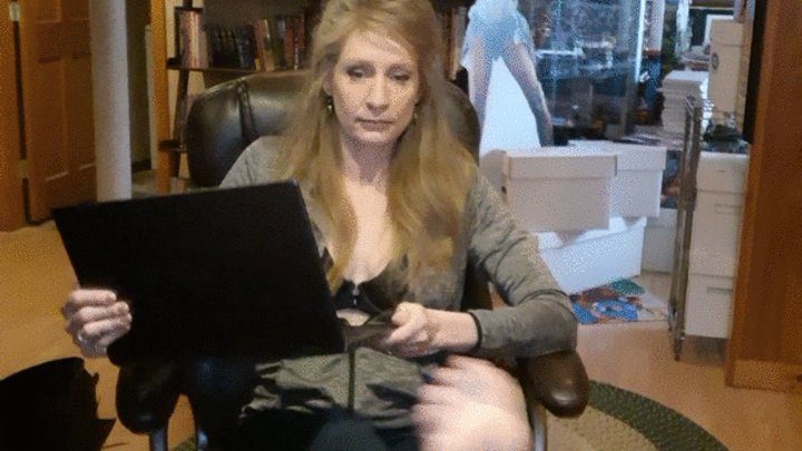 Aariels Foot Fetish Desires - DESKTOP FOOTSIES