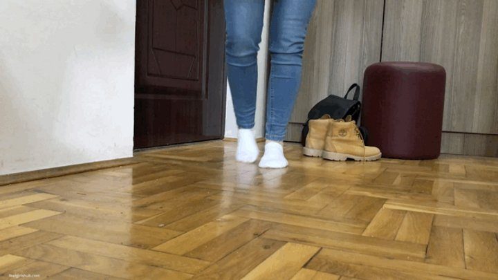 Pretty Dirty Foot Girls - HEAVY BOX FELL ON NICKY’S FOOT - MP4 HD