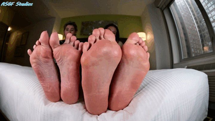 Amateur Soles Giantess And Footjobs - Sahrye 's little 6s DOMINATED by big wide 12s!- MP4
