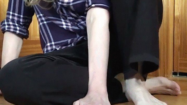 Aariels Foot Fetish Desires - OILY SIZE 9S
