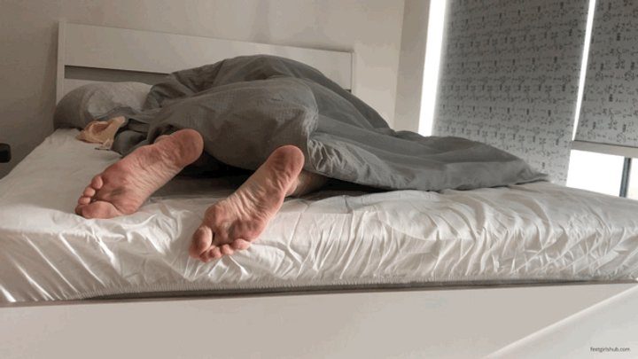 Pretty Dirty Foot Girls - SNORING GIRL DIRTY FEET - MOV HD