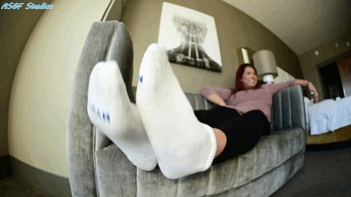 Amateur Soles Giantess And Footjobs - Sexy Latina Milf sock show - MP44