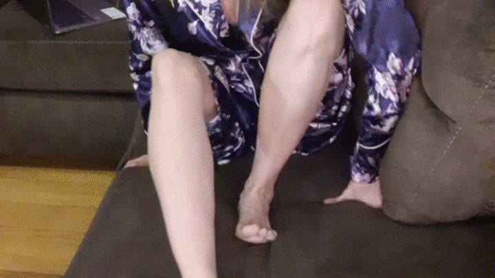 Aariels Foot Fetish Desires - RELAXING SOLES AND GOLDEN TOES