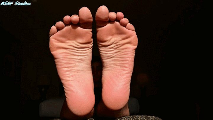 Amateur Soles Giantess And Footjobs - Paki big sun kissed soles - MP4