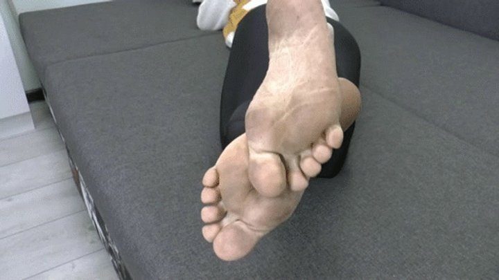 Walhalla Street - You are lying on the bed with very dirty soles MP4 FULL HD 1080p