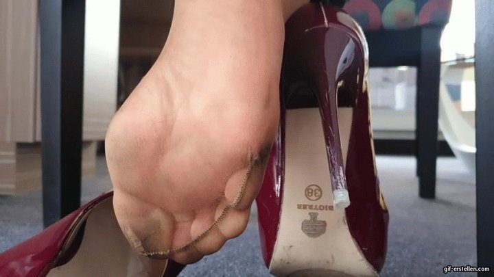 Helenas Feet High Heels Tights Legs - my tights have very dirty soles 2 wmv 1280 x 720