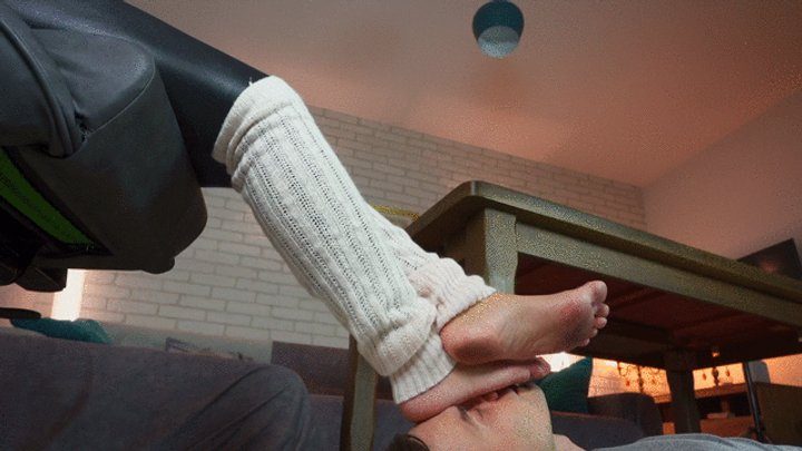 Polish Mistress Clips - 2 Clips - Dirty Feet Of Khaleesi Daenerys From Ukraine - Russian Language - MIX - HD 2560x1440