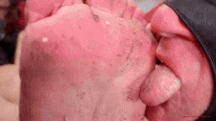 Mistress Victoria Colonna - MISTRESS VICTORIA - I KNOW YOU HATE IT, BUT LICK MY FEET!