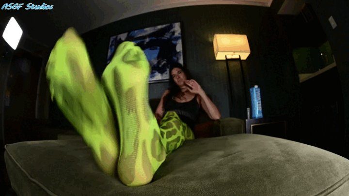 Amateur Soles Giantess And Footjobs - BB pantyhose soles Part 4 - MP4