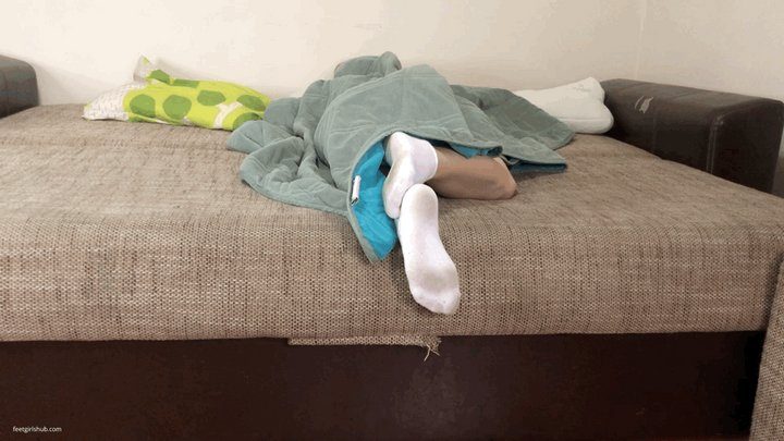 Pretty Dirty Foot Girls - ROOMMATES SLEEPY FEET AND SNORING - MP4 Mobile Version