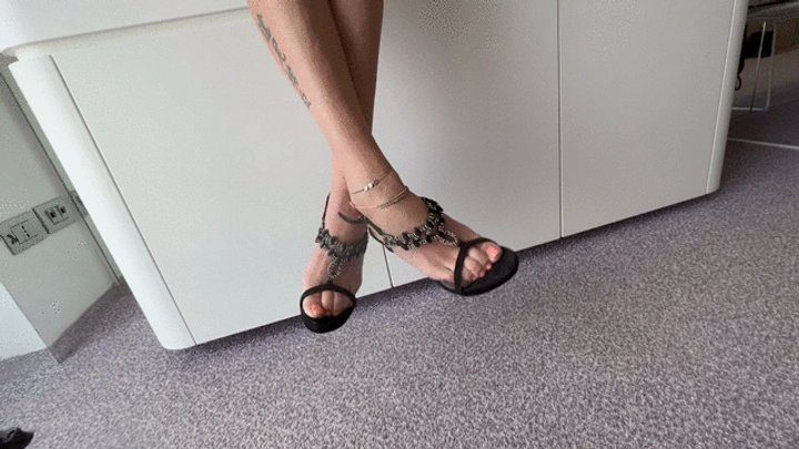 Heartfetish - Cuckold joi footjob