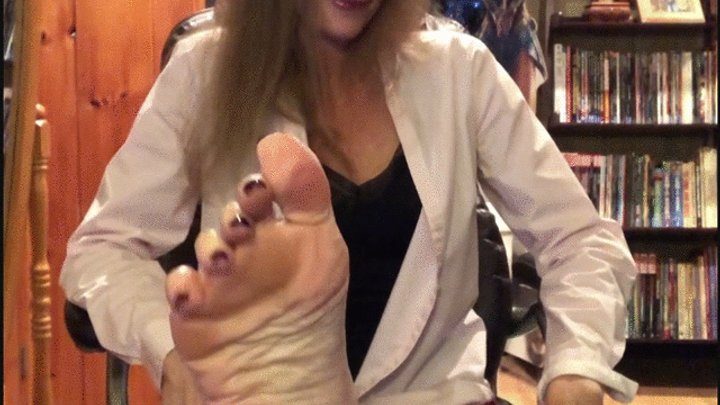 Aariels Foot Fetish Desires - SLICK RUBBING SOLES & TOES