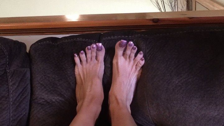 Aariels Foot Fetish Desires - SIZE 9 PLUS KNEADING AND RUBBING