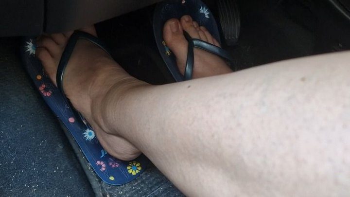 Nicoletta Embassi - Stinky dirty feet drive in Milano