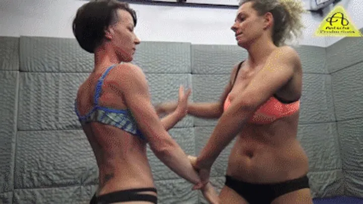 Antschas Wrestling And Fetish Store - Kimbra vs Zsuzsa competitive pin match